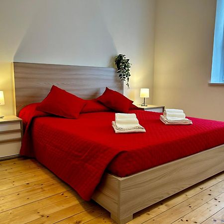 Luxury Allo Apartment In Center Of Udine Buitenkant foto